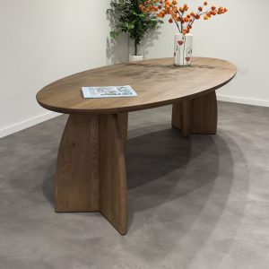 Ovale eiken eettafel met Schuin 2,5 voet – Walnut